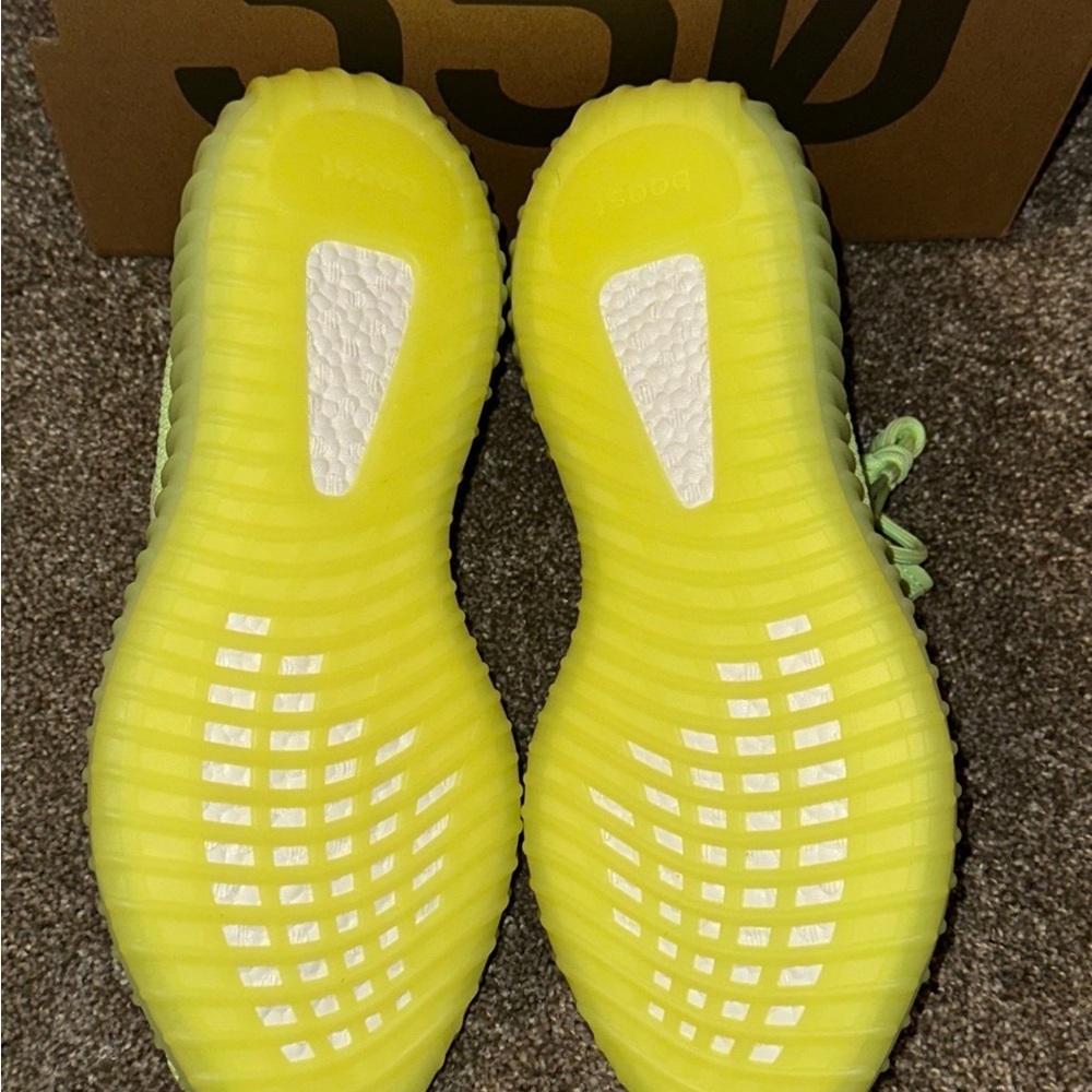 Never worn Adidas Yeezy Boost 350 V2 Neon Green Glow - Picture 5 of 5